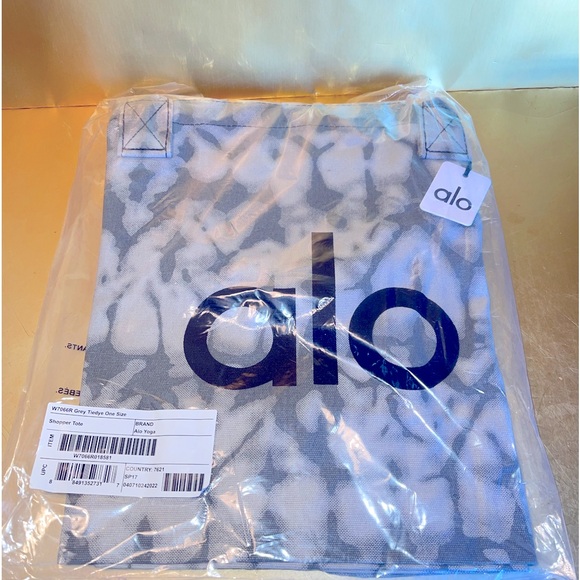 Alo yoga tie dye tote bag one size XL NWT - Picture 1 of 2